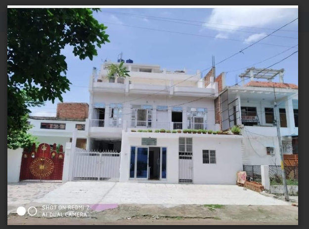  240 Gaz House in Panki, Premium 